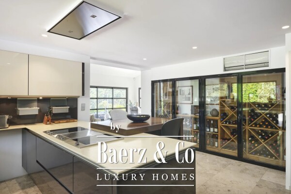 photo 8 Contemporary Provençal villa with a unique view