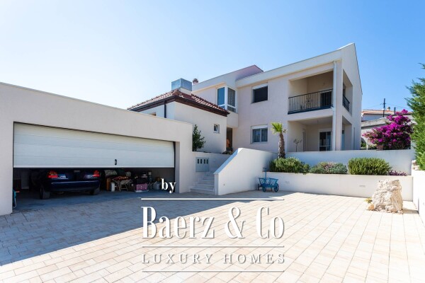 photo 1 Šolta, Stomorska, villa with a pool, net floor area 260 m2