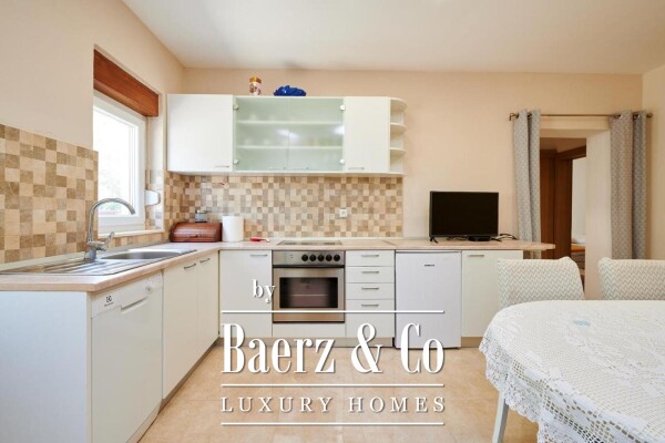 photo 6 Trogir, family house with three apartments near the center