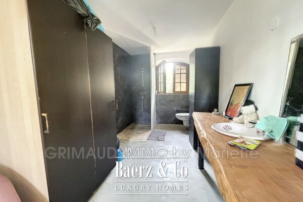 photo 9 Grimaud, France