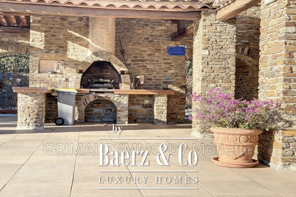 photo 2 Grimaud, France