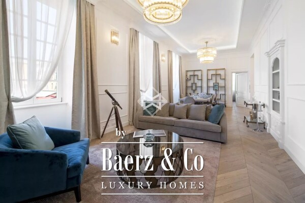 photo 4 Magnificent 2 bedroom apartment of 100 square meters in a beautiful Niçois building on the Cours Saleya.