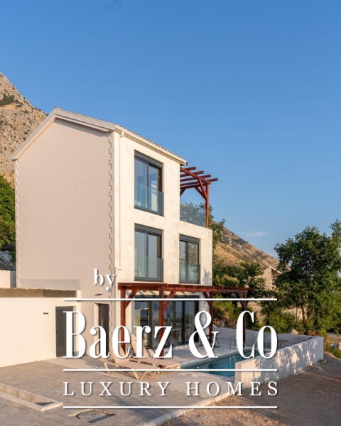 photo 4 Luxury Three Bedroom Villa in Sveti Stefan