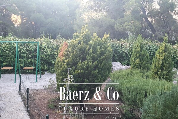 photo 4 Supetar, beautiful stone villa with 6 apartments near the sea