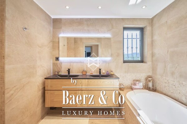 photo 16 Architect-designed Villa in Cavalaire-sur-Mer