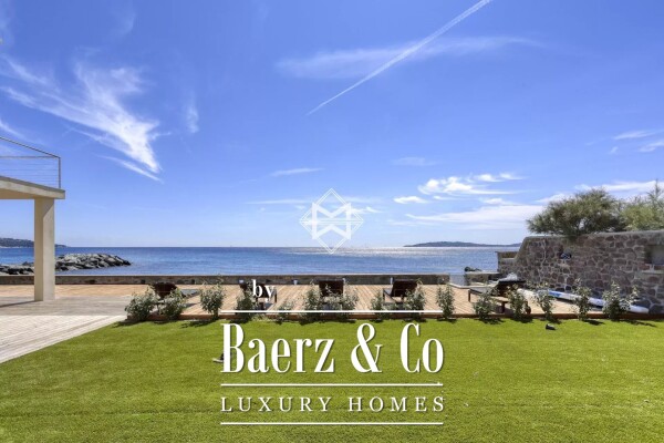 photo 2 EXCLUSIVITY Waterfront property in the center of the city