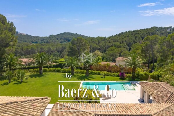 photo 12 Joint sole agency. Elegant Provencal villa in a closed estate