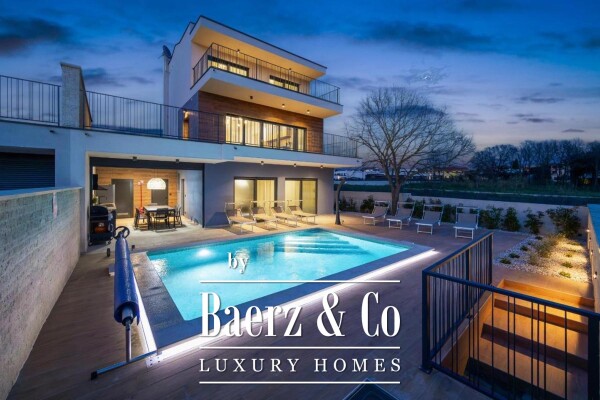 photo 1 Istria, Banjole, semi-detached villa first row to the sea 244 m2 with a view of the Marina