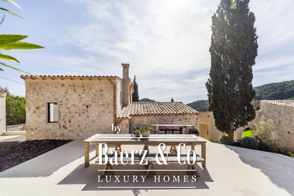 photo 4 Renewed elegance: main house and guest cottage with pool in rural landscape