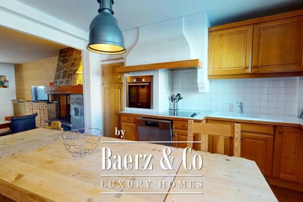 photo 3 Pleasant Village House, Close to the Shops