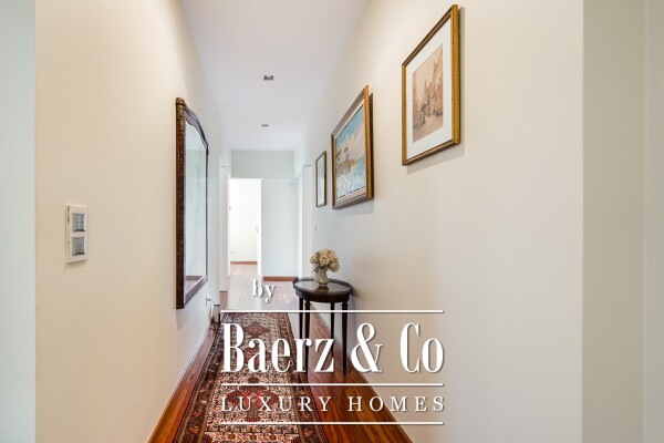 photo 12 Timeless Elegance in the Heart of Hollywood