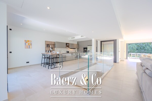 photo 1 Gassin Apartment – Just Steps from the Beach and 5 Minutes to St. Tropez