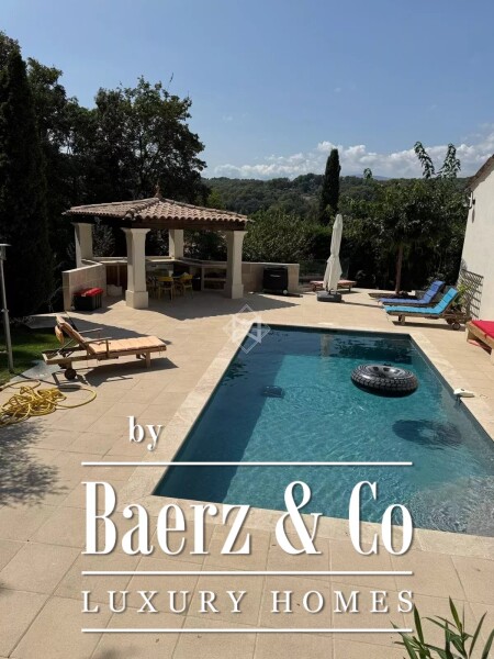 photo 3 Charming Villa Nestled in a Green Oasis