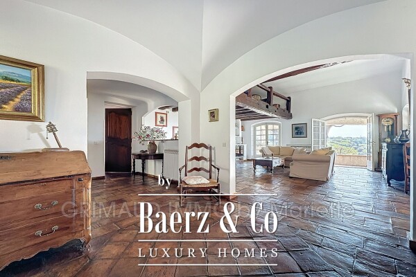 photo 3 Charming Provençal house with a view of the castle and swimm