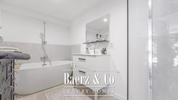 photo 12 Charming Villa in a Private Estate