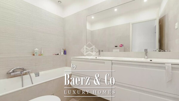 photo 5 Close to the port of Saint-Tropez