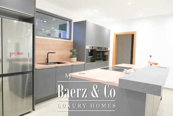 photo 16 Villa in Sveti Stefan with a Pool and a Panoramic Sea View