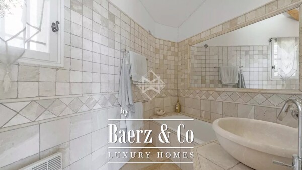 photo 13 Charming Varois-Style Property with Sea and Hill Views – La Croix-Valmer