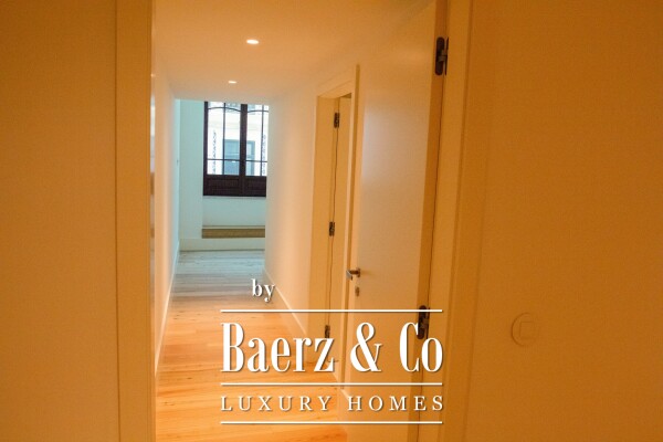 photo 9 A beautiful  three bedroom  with views of Bolhão Market