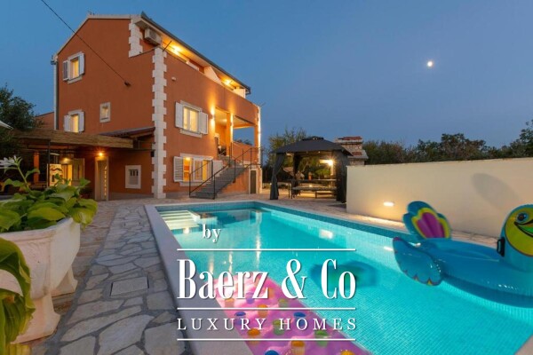 photo 1 Zečevo Rogozničko, a beautiful apartment house with a swimming pool, 236 m²