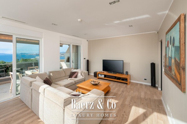 photo 3 Podstrana, luxury four bedroom apartment with a beautiful sea view and 2 garages