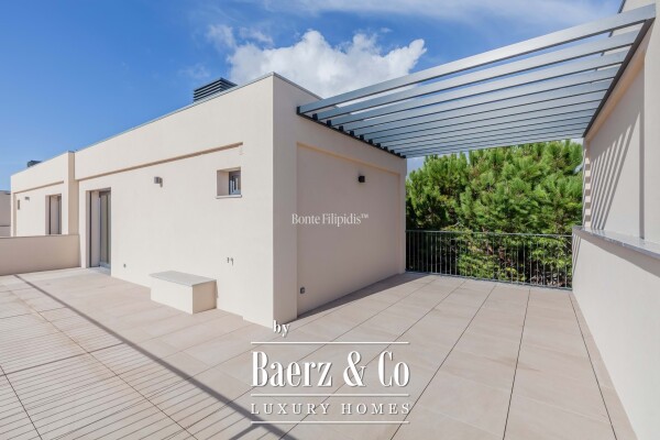 photo 1 Beautiful luxury home in Carcavelos e Parede, Parede