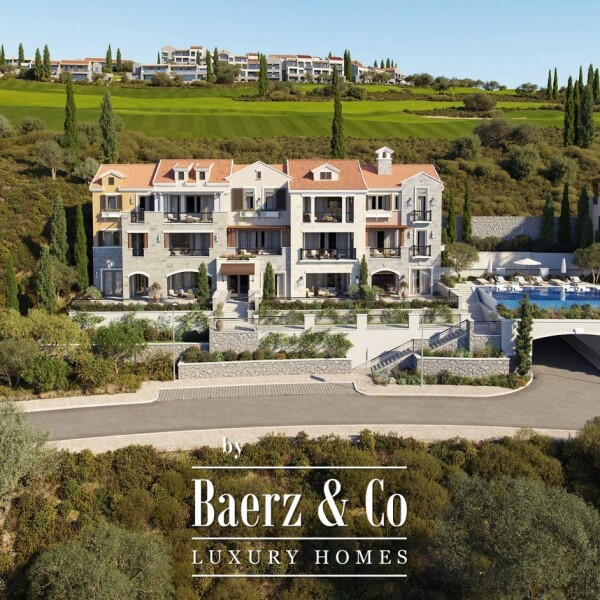 photo 8 Luxurious Apartment in Montenegro with a Yard