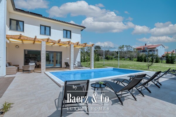 photo 5 Pula, Veli Vrh - beautiful detached house with pool and garage, 225 m² - spacious garden