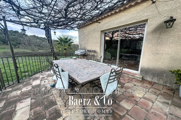 photo 2 country house, in a quiet area with 4 bedrooms, swimming poo