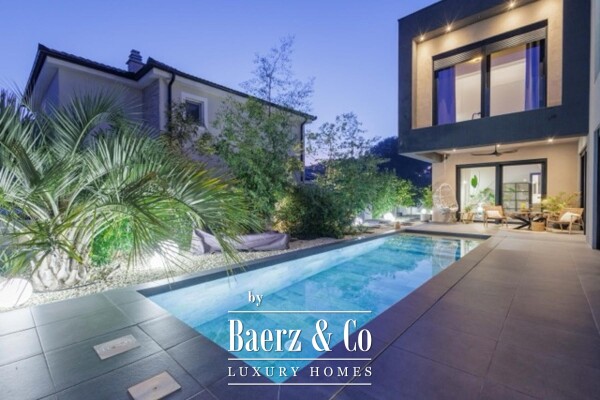 photo 11 Premantura, a unique and elegant villa with a swimming pool on a large landscaped garden