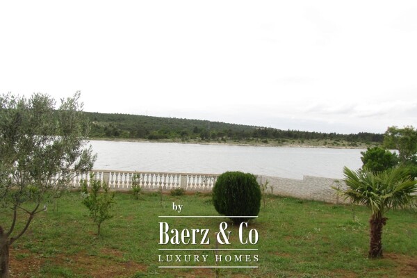 photo 2 Kruševo, Crna Punta, beautiful house first row to the sea with three residential units