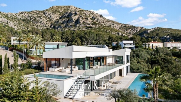 photo 1 Amazing 6-bedroom contemporary luxury Villa with 2 Pools