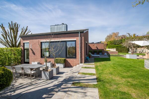 photo 31 Bouwensstraat 25