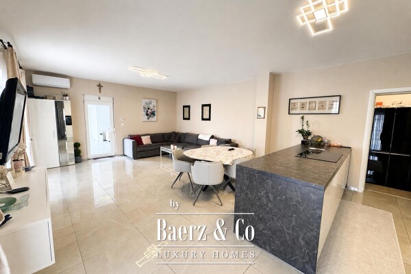 photo 5 Zadar, Rtina, house with swimming pool and three residential units, 200 m from the sea