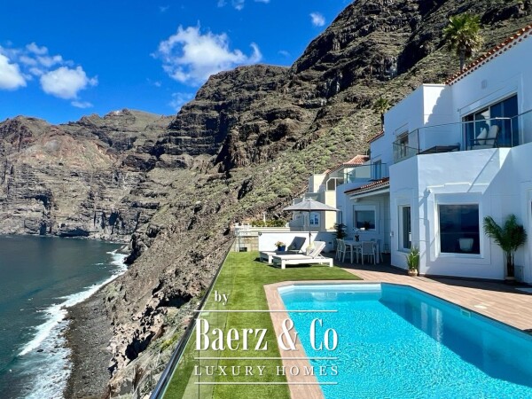 photo 2 Magnificent luxury villa on the seafront
