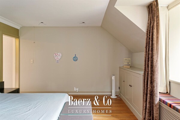 photo 17 Gelegen in doodlopende straat 6slpk,3badks!