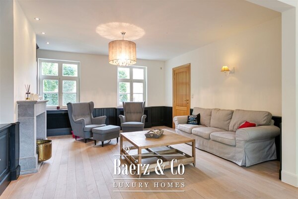 photo 10 Gelegen in doodlopende straat 6slpk,3badks!