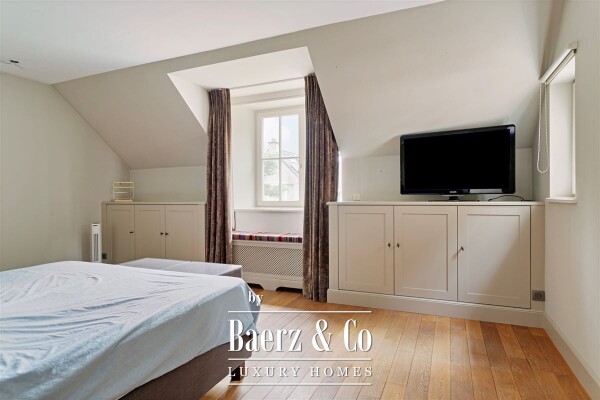 photo 18 Gelegen in doodlopende straat 6slpk,3badks!