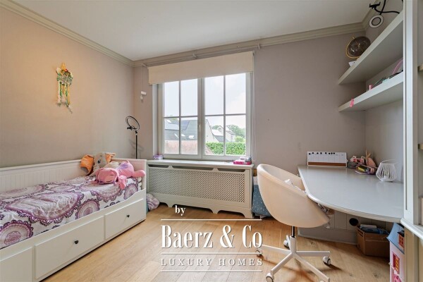 photo 23 Gelegen in doodlopende straat 6slpk,3badks!