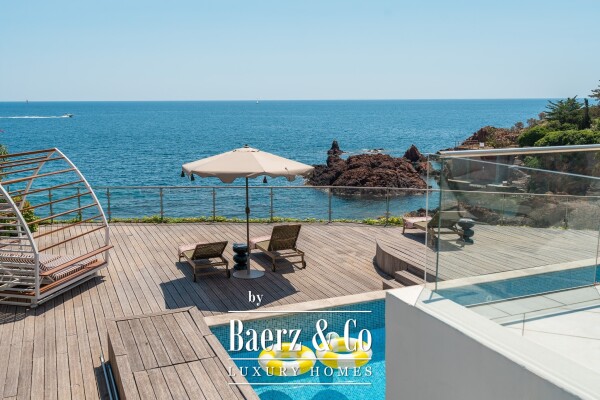 photo 20 EXCEPTIONAL WATERFRONT VILLA ON THE FRENCH RIVIERA