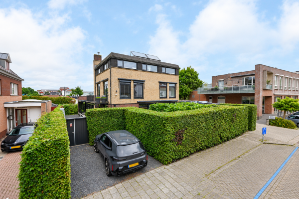 photo 2 Raadhuislaan 4
