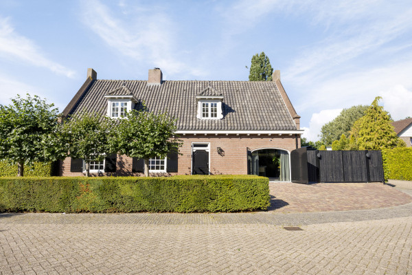 photo 41 Diepenbrockstraat 11