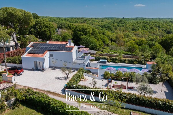 photo 2 Istria, Višnjan - Luxury 260 m² Villa with a Heated Pool and 4 En-Suite Bedrooms