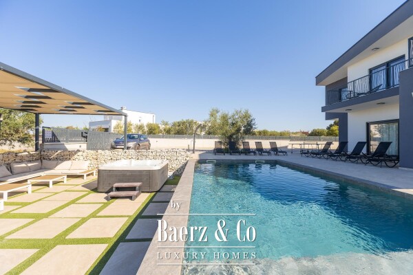 photo 1 Istria, Galižana, spacious house with pool, large yard and sea view