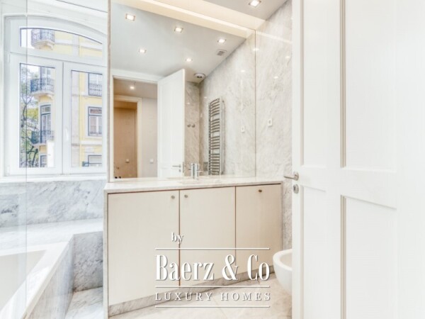 photo 7 Luxury 2 bedroom with 140sqm garden and garage in Lisbon