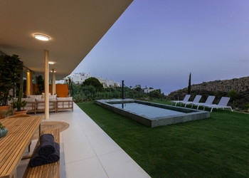 Luxury Garden Villa with Private Garden and Water Feature