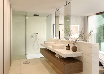 Bright Deluxe Apartment with Sea View Terrace